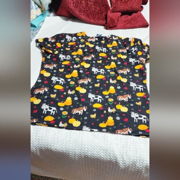 ZOE CHLOE / SCOOBY DOO WOMEN'S SIZE XL SET OF 2 SCRUBS SHIRTS - Picture 10 of 10